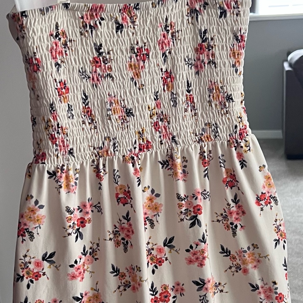 Floral Ruched Dress - Picture 2 of 4